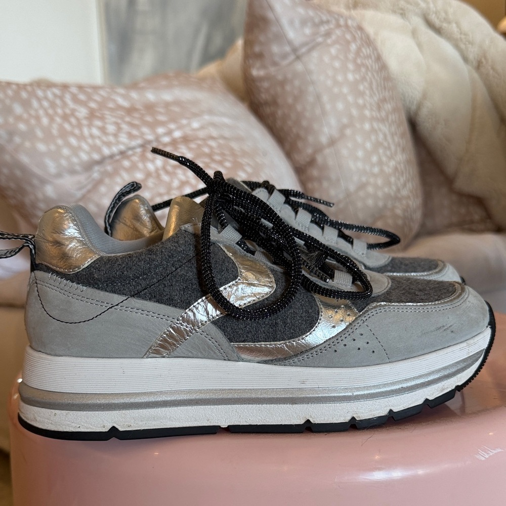 Voile Blanche Women's Silver and Gray Sneakers
